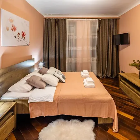 The Main Square! 2 Separated Bedrooms, Balcony Lviv Exterior photo